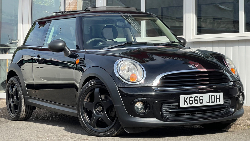 Mini Hatch 1.6 One Hatchback Steptronic Euro 5 98 Black