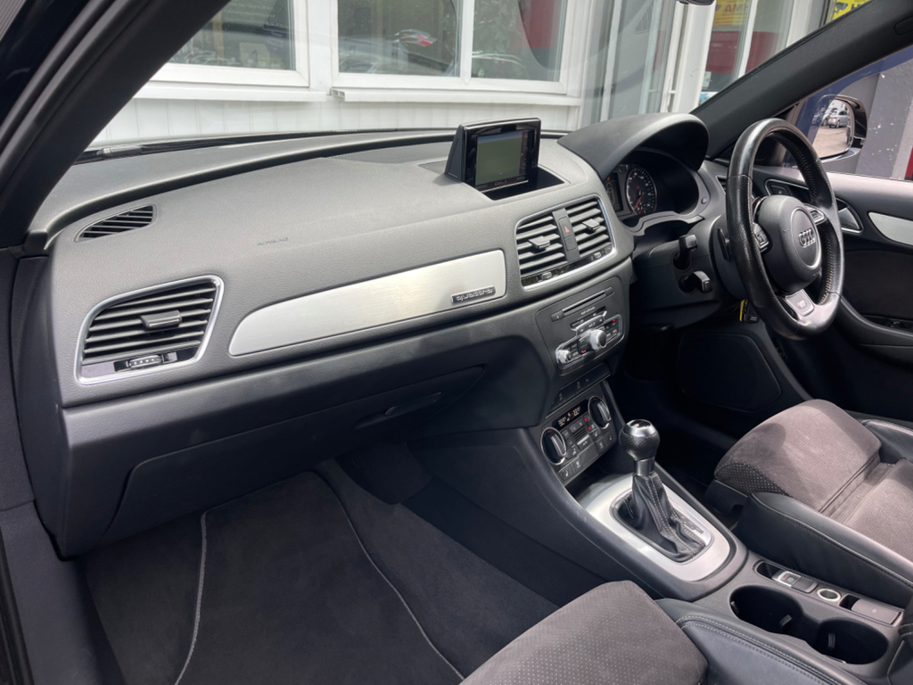 Audi Q3 2.0 Tdi Sport Black #20