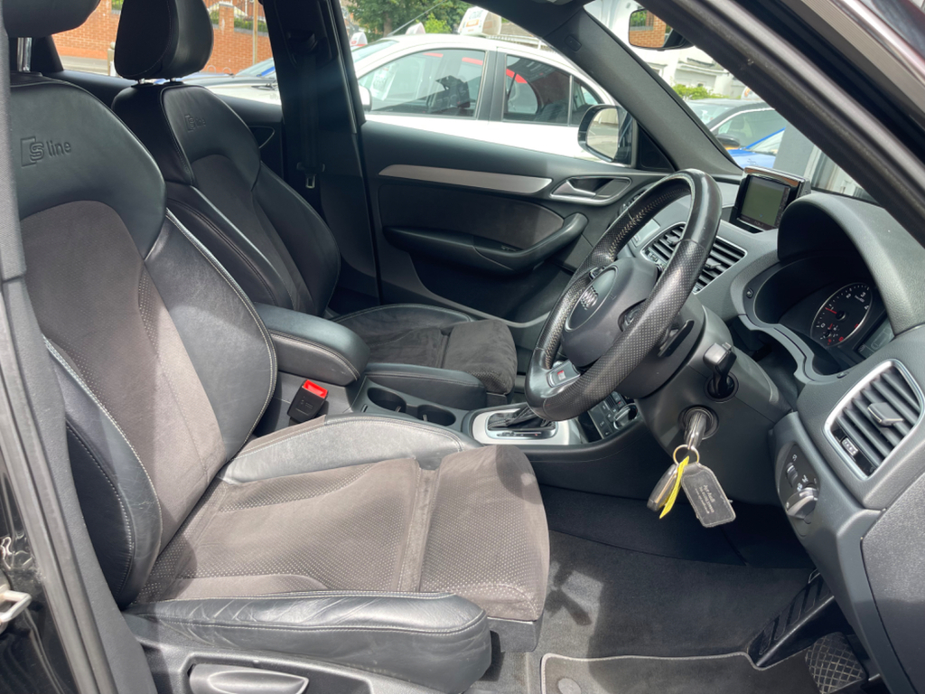 Audi Q3 2.0 Tdi Sport Black #9