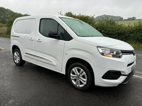 Toyota Proace City L1 Design 100 White #5