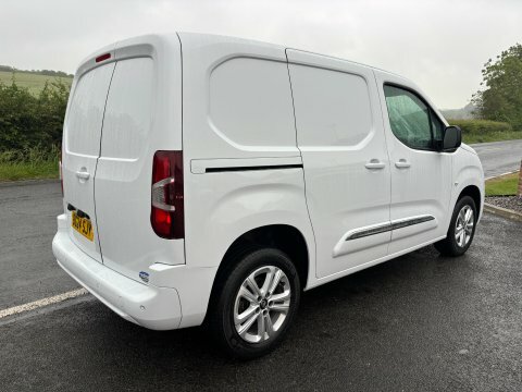 Toyota Proace City L1 Design 100 White #2
