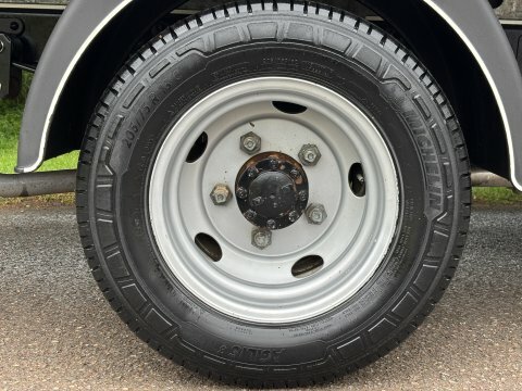 Isuzu  N35.125t Grafter Lwb Dies Dropside White #24