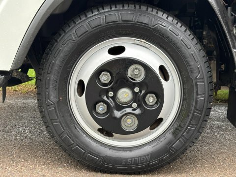 Isuzu  N35.125t Grafter Lwb Dies Dropside White #21