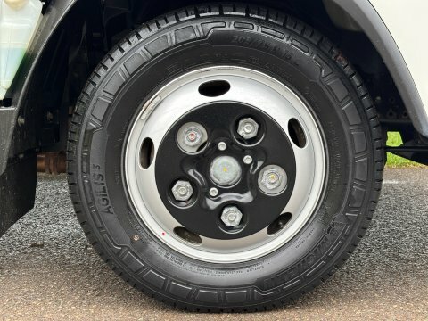 Isuzu  N35.125t Grafter Lwb Dies Dropside White #23