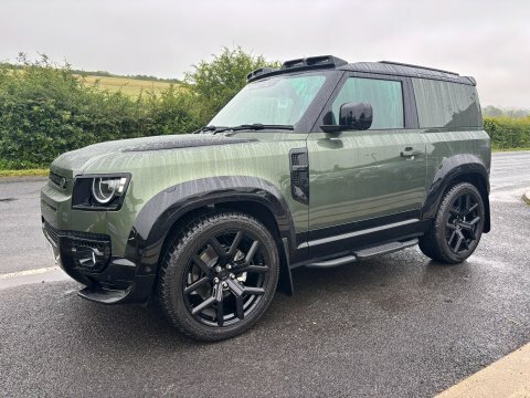 Land Rover Defender D250 Hard Top Green