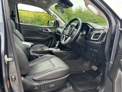 Isuzu D-Max Pickup Red #17