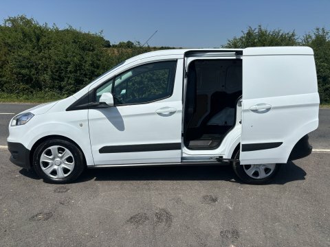 Ford Transit Courier Mpv White #8