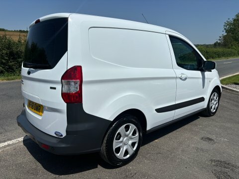 Ford Transit Courier Trend 1.0 Ecoboost White #2