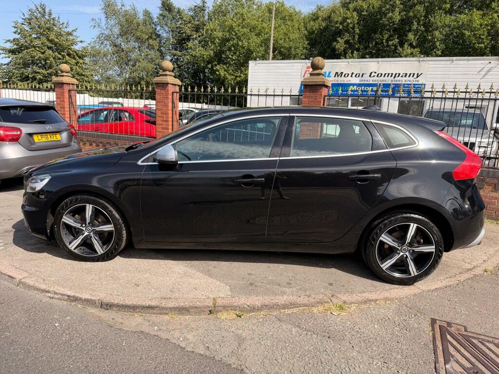 Volvo V40 2.0 T2 R-design Nav Plus Euro 6 Ss Black #3