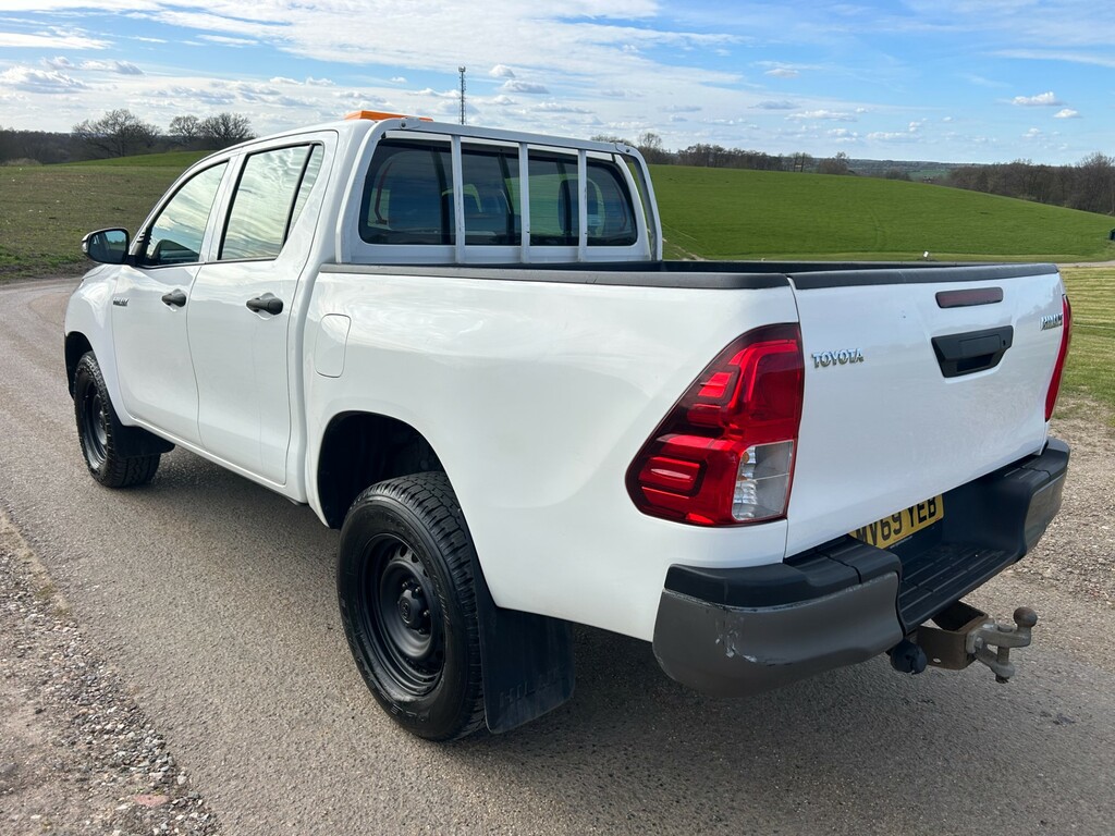 Toyota HILUX Active 4Wd D-4d Dcb MV69YEB White #6