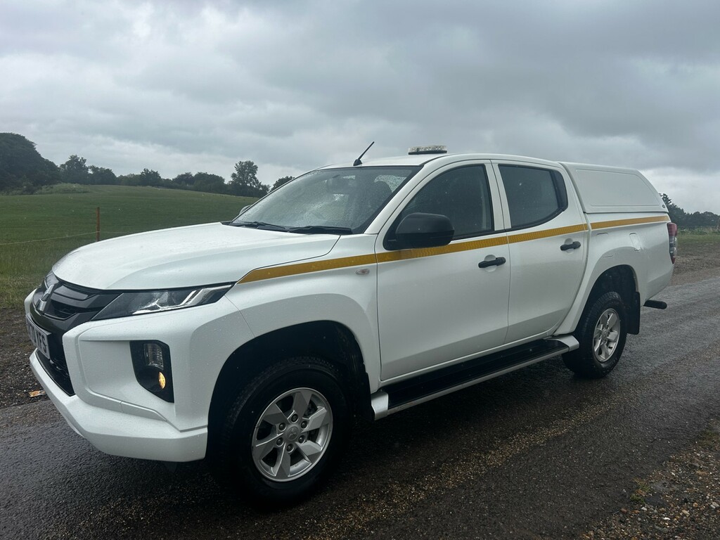 Mitsubishi L200 Di-d 4Life Dcb White #2