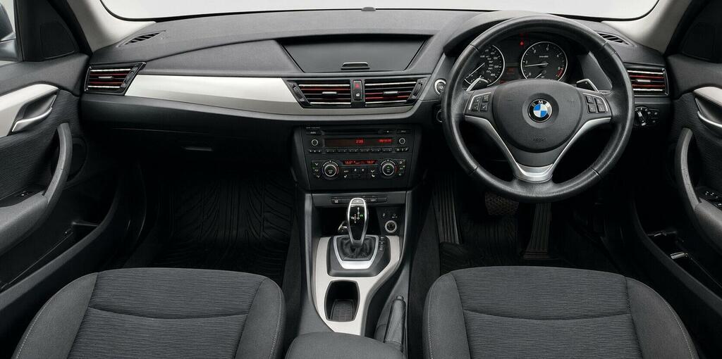 BMW X1 Se White #3