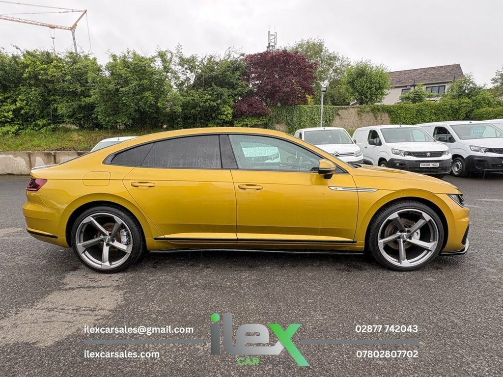 Volkswagen Arteon Hatchback 2.0 Red #3
