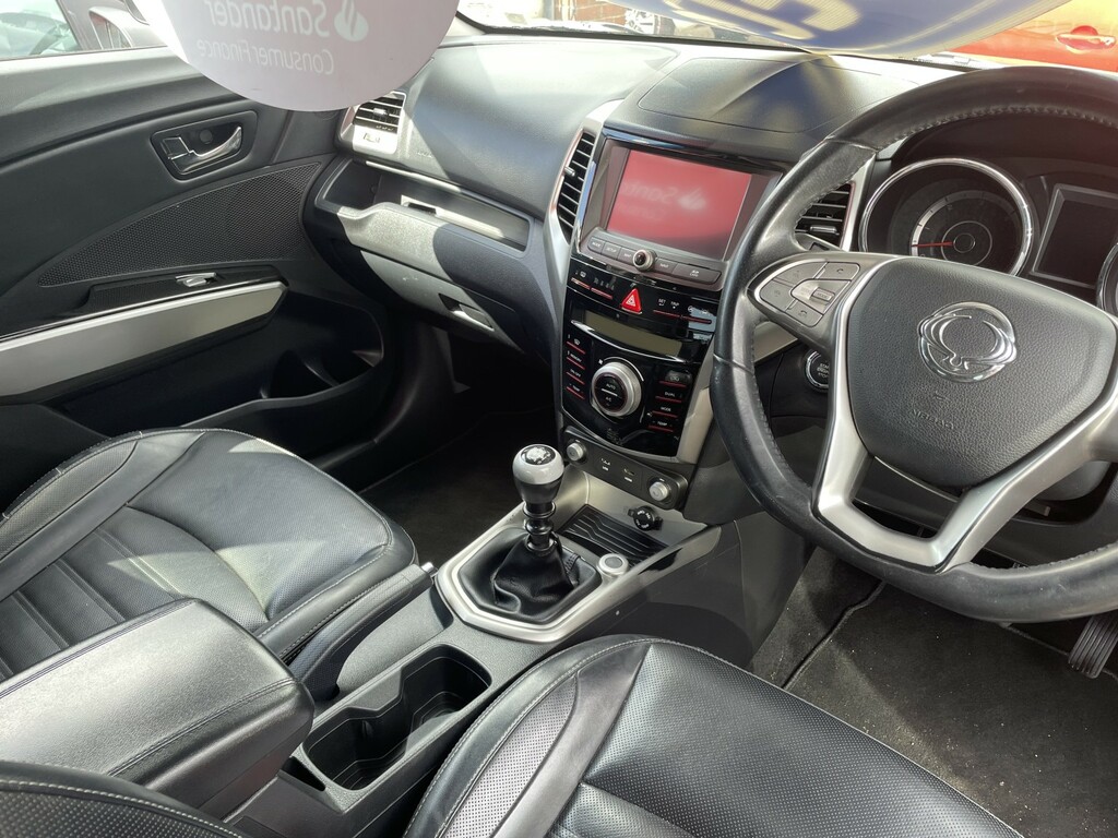 SsangYong Tivoli 1.6 E-xdi Elx Red #6