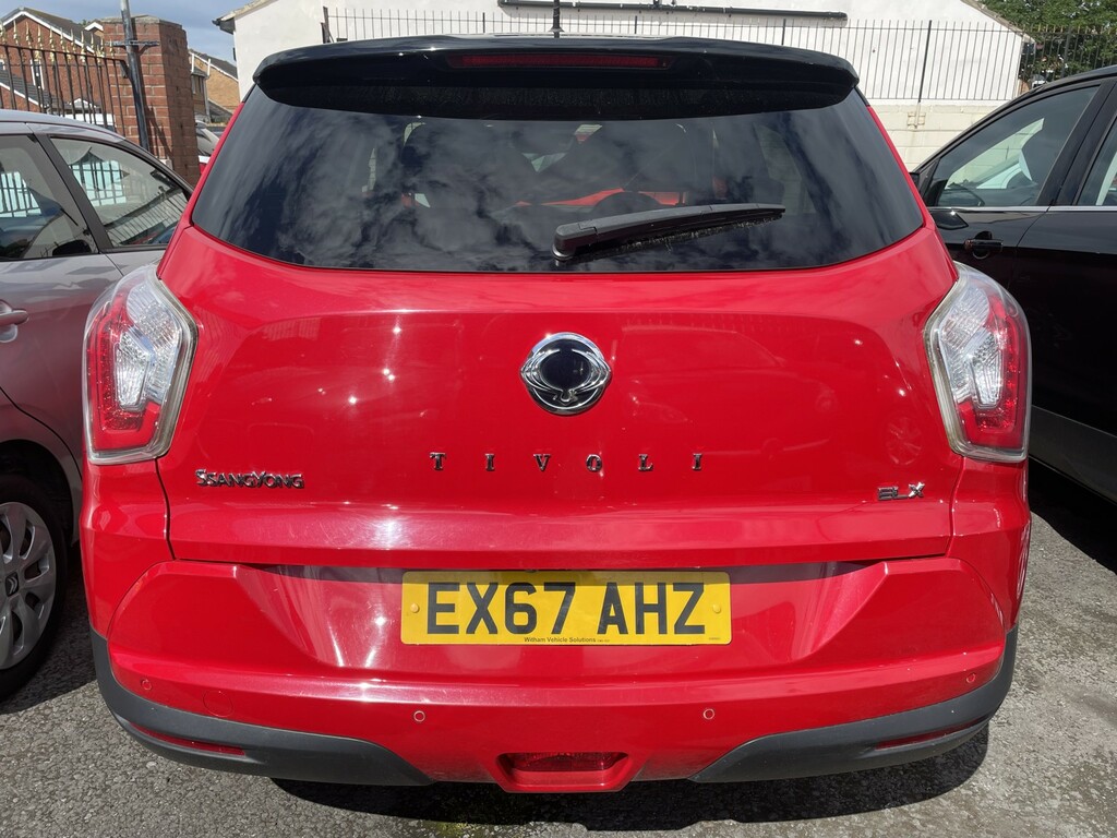 SsangYong Tivoli 1.6 E-xdi Elx Red #4