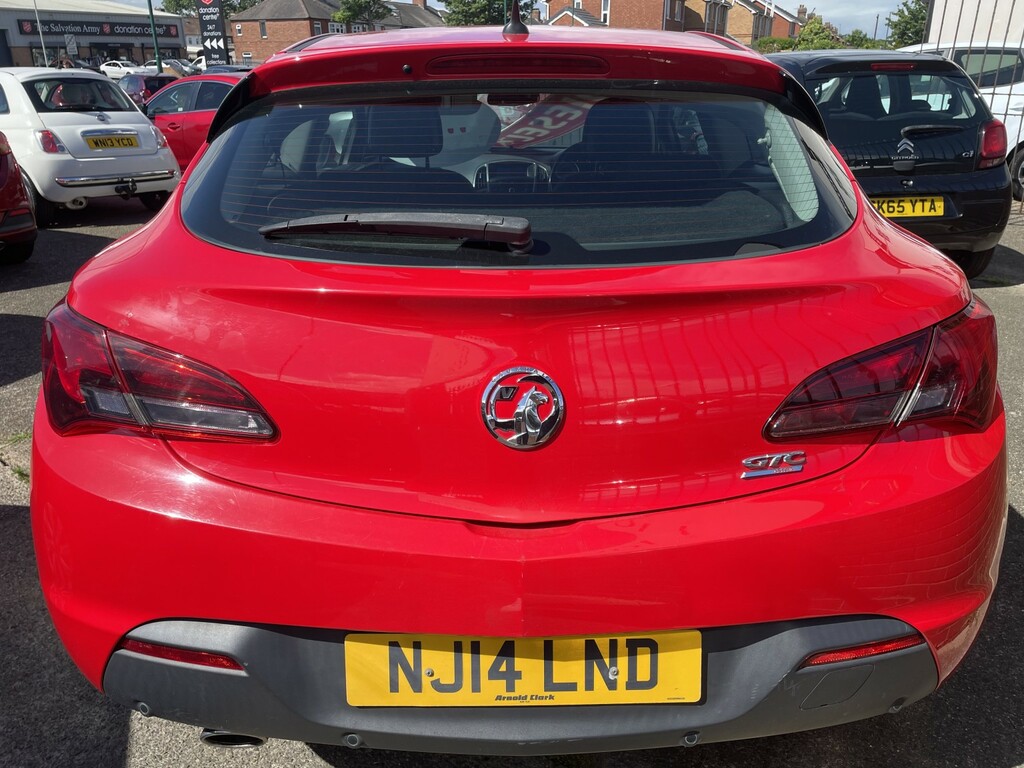 Vauxhall Astra GTC 2.0 Cdti Sport Red #4