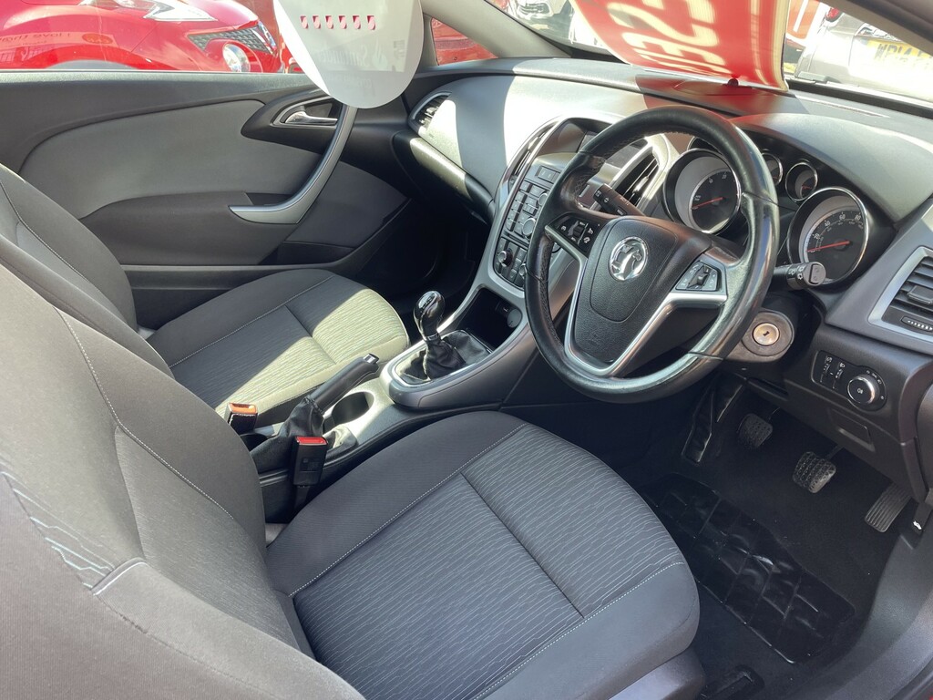 Vauxhall Astra GTC 2.0 Cdti Sport Red #6