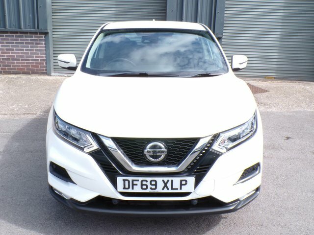 Nissan Qashqai 1.3 Dig-t Acenta Premium Euro 6 S S DF69XLP White #5