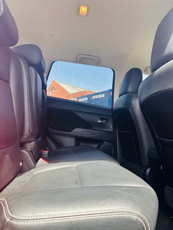 Mitsubishi Outlander 2.3 Di-d Gx 3 147 Bhp Red #9
