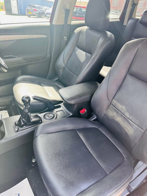 Mitsubishi Outlander 2.3 Di-d Gx 3 147 Bhp Red #18