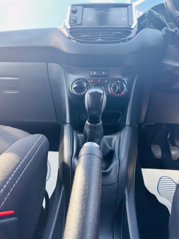 Peugeot 208 Style 82 Bhp White #29