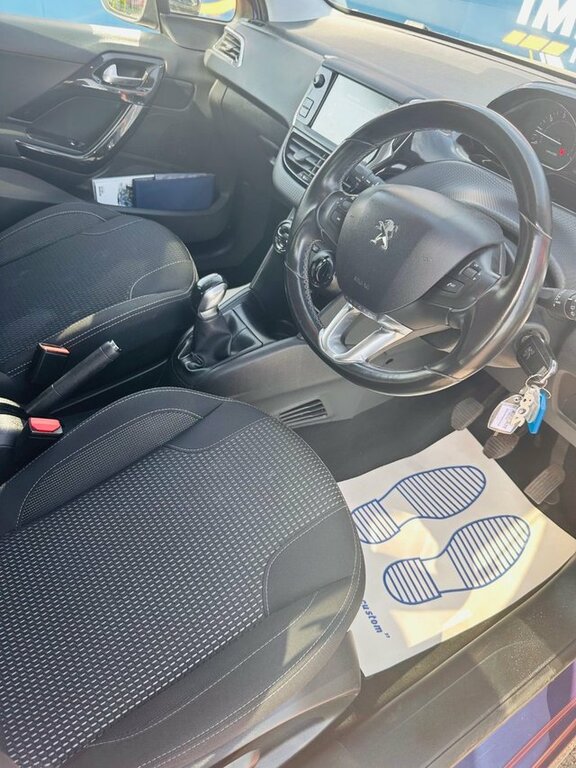 Peugeot 208 Style 82 Bhp White #22