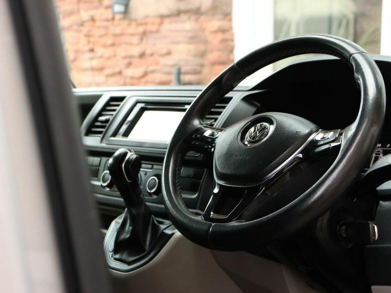 Volkswagen Transporter Mpv White #35
