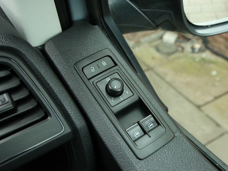 Volkswagen Transporter Mpv White #33