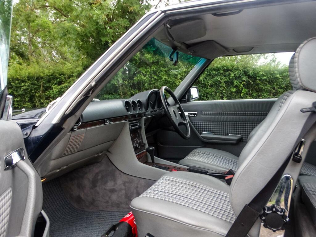 Mercedes-Benz 500 Petrol  #3