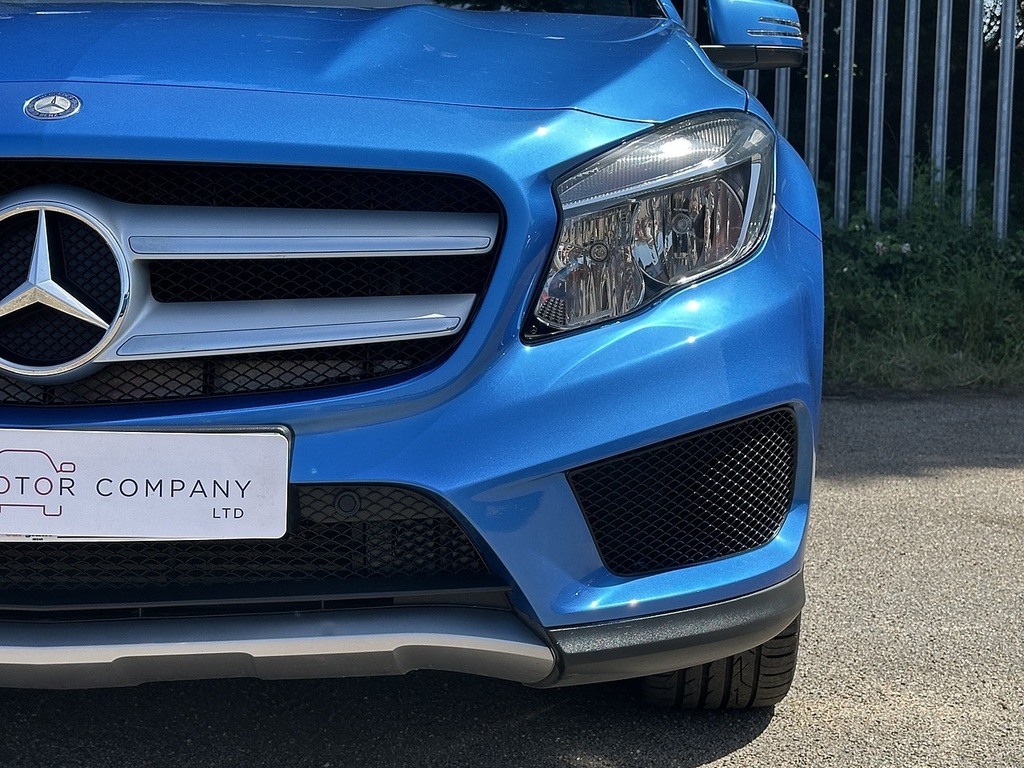 Mercedes-Benz GLA Class Gla200d Amg Line Blue #5
