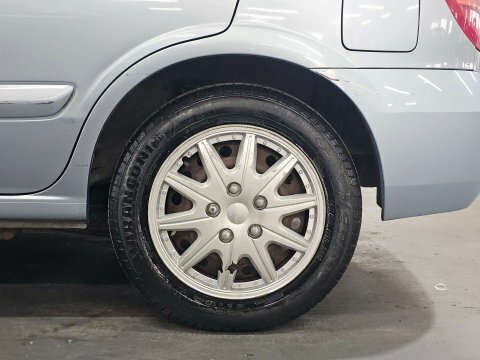 Nissan Almera 1.8 Se Hatchback Gold #9