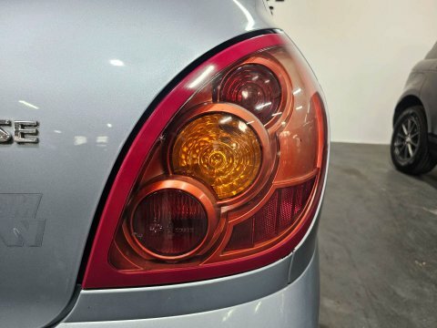 Nissan Almera 1.8 Se Hatchback Gold #45