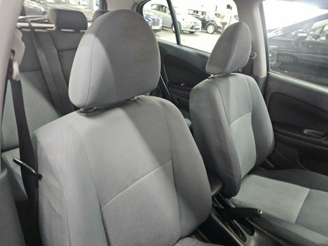 Nissan Almera 1.8 Se Hatchback Gold #12