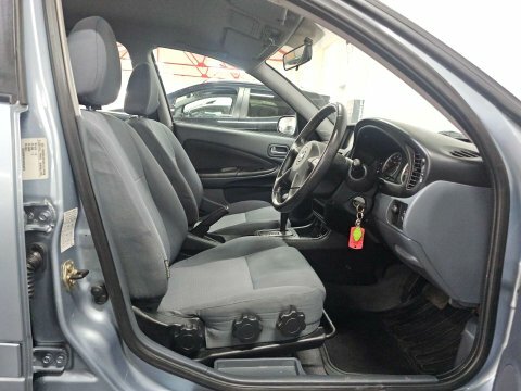 Nissan Almera 1.8 Se Hatchback Gold #10