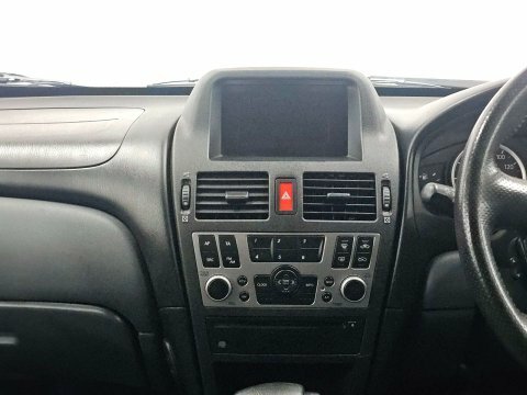 Nissan Almera 1.8 Se Hatchback Gold #19