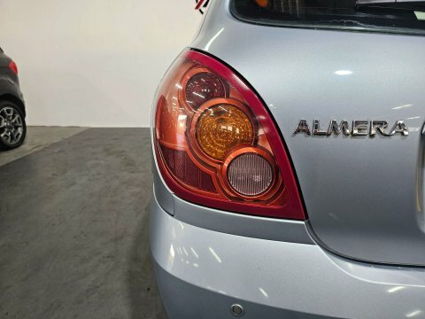 Nissan Almera 1.8 Se Hatchback Gold #43
