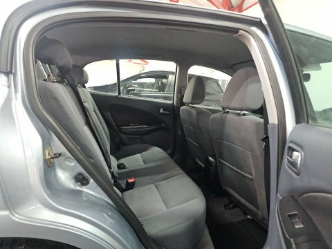 Nissan Almera 1.8 Se Hatchback Gold #13