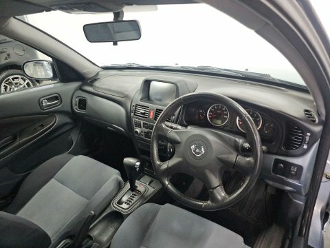Nissan Almera 1.8 Se Hatchback Gold #11