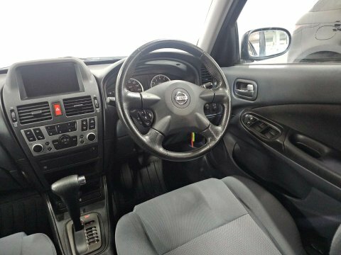 Nissan Almera 1.8 Se Hatchback Gold #16