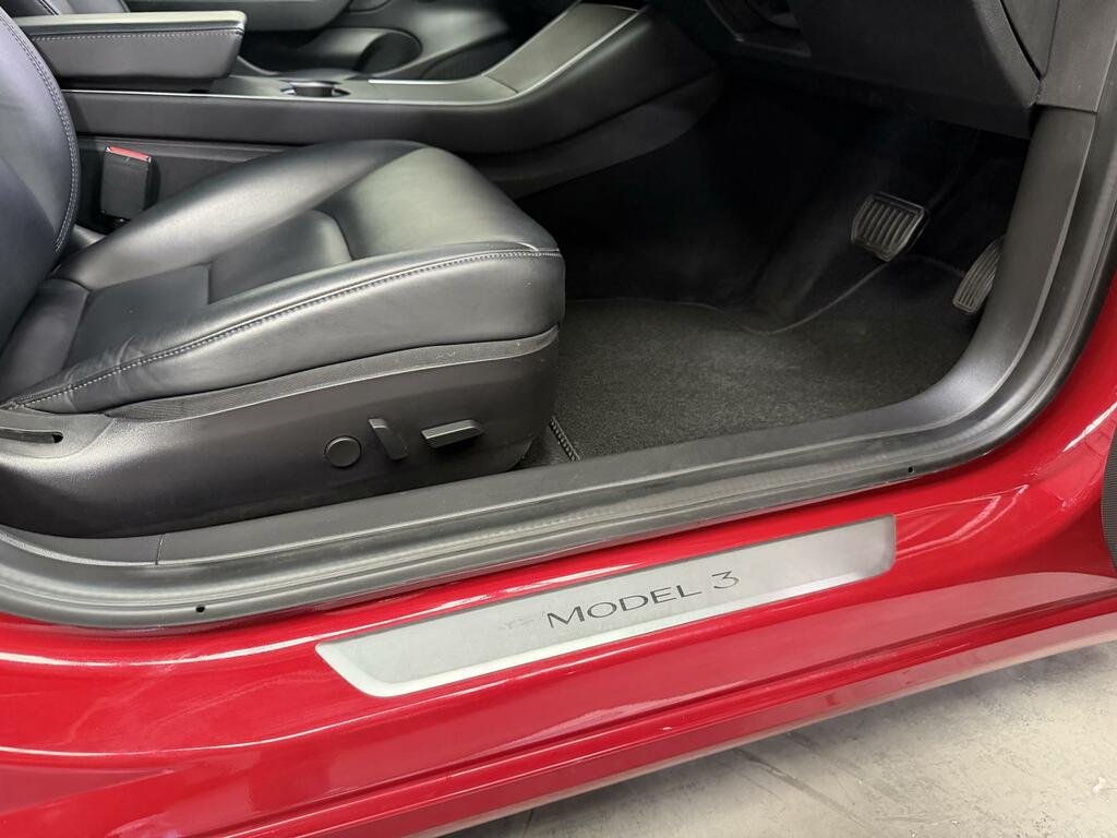 Tesla Model 3 Dual Motor Long Range Saloon 4 Red #4