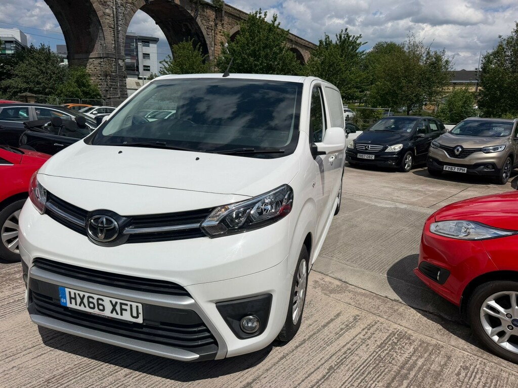 Toyota PROACE Panel Van 2.0D Comfort Medium Panel Van Mwb Euro 6 White