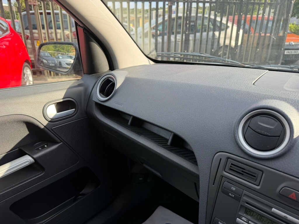 Ford Fusion 1.6 Zetec Silver #15