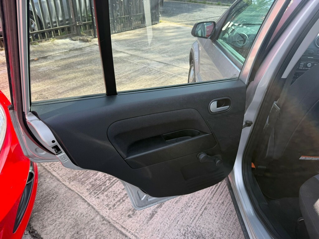 Ford Fusion 1.6 Zetec Silver #20