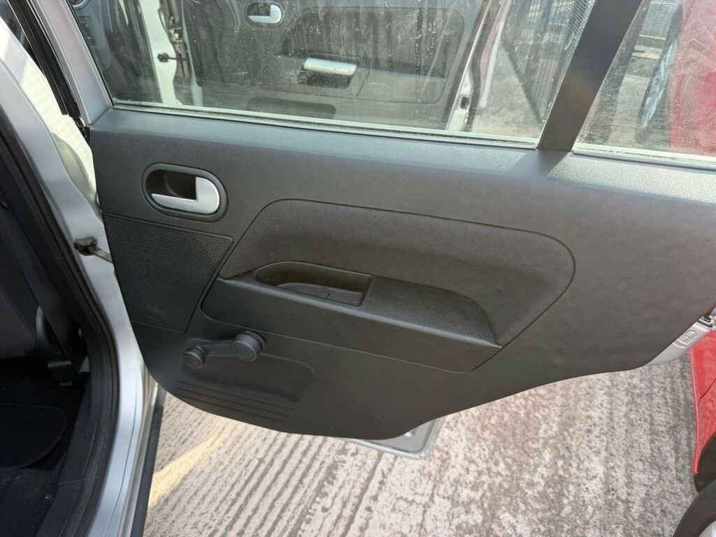 Ford Fusion 1.6 Zetec Silver #26