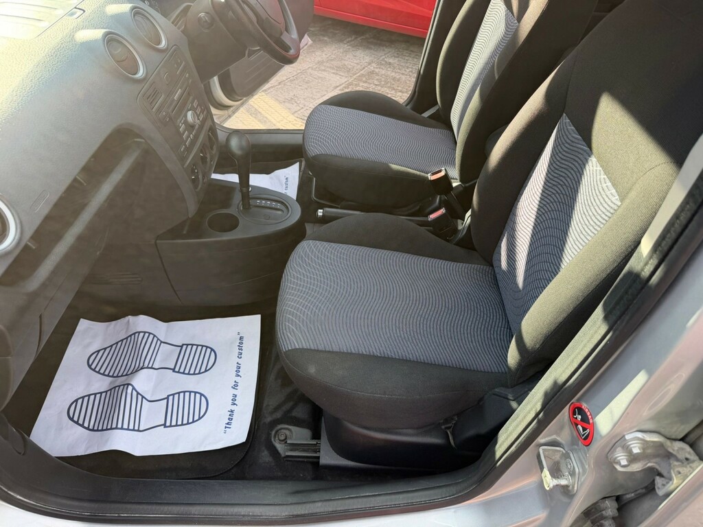 Ford Fusion 1.6 Zetec Silver #21