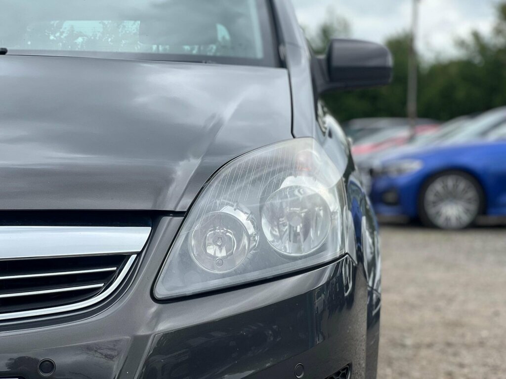 Vauxhall Zafira Exclusiv Red #16