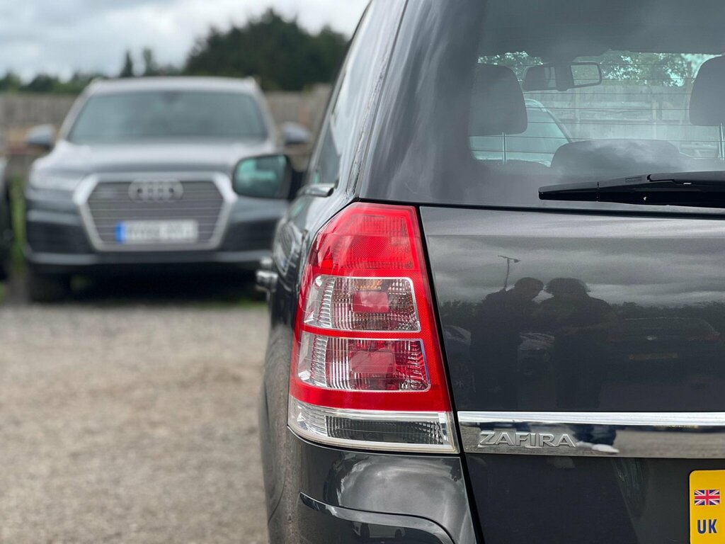 Vauxhall Zafira Exclusiv Red #18