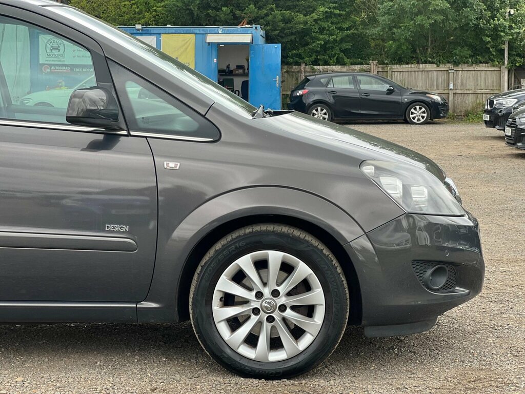 Vauxhall Zafira Exclusiv Red #11