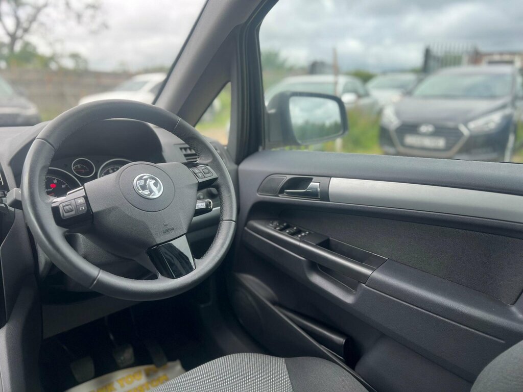 Vauxhall Zafira Exclusiv Red #44