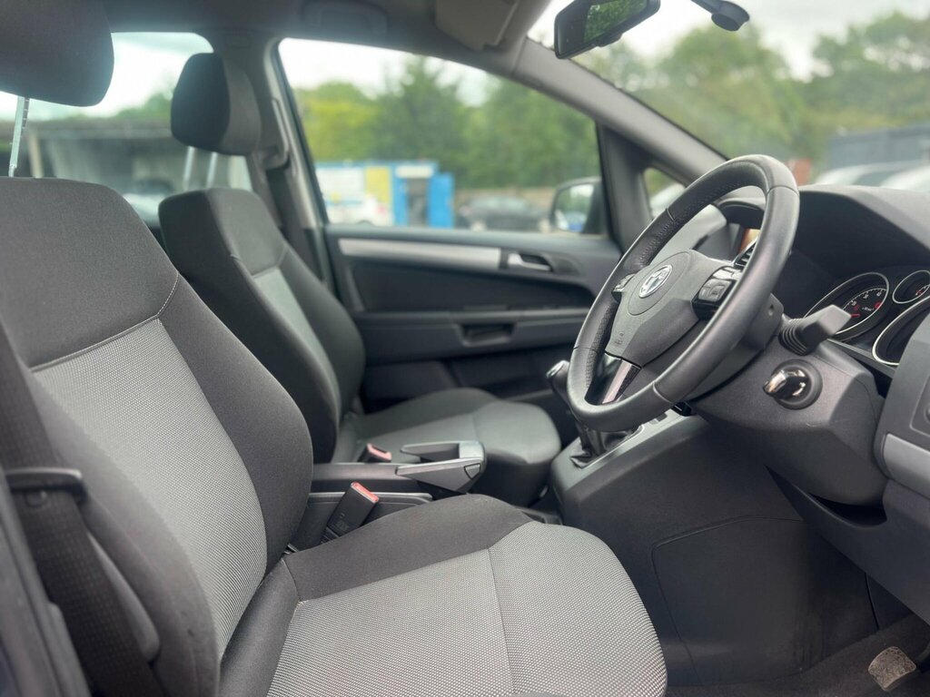 Vauxhall Zafira Exclusiv Red #26